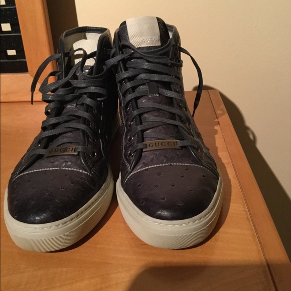 Gucci hi top embossed leather black sneakers 9G - Picture 2 of 7